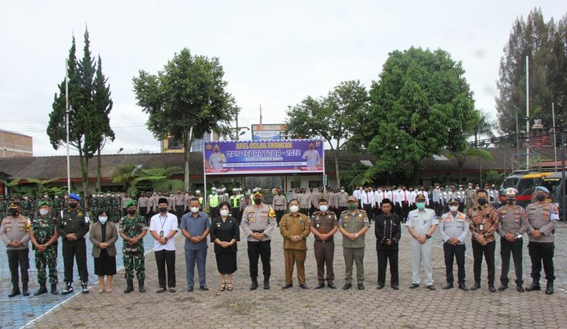 Kapolres Pimpin Apel Pasukan Operasi Zebra Toba 2022 Disaksikan Bupati Karo