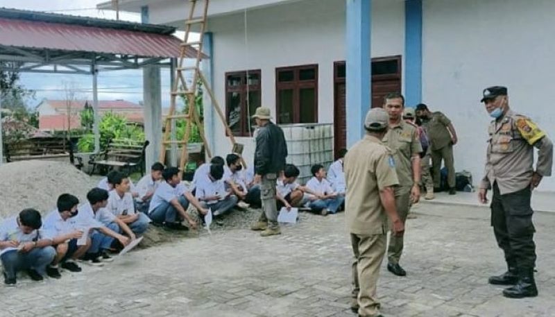 Asik Nongkrong dan Merokok Jam Sekolah, Puluhan Pelajar Dijaring Sapol PP
