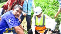 Direksi Perumda Tirtanadi dan Masyarakat Kecamatan Sibolangit Tanam Bibit Pohon Aren