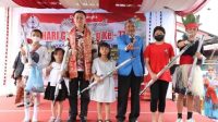 Hasyim Hadiri Pentas Seni dan Bazar Yayasan Sutji Murni