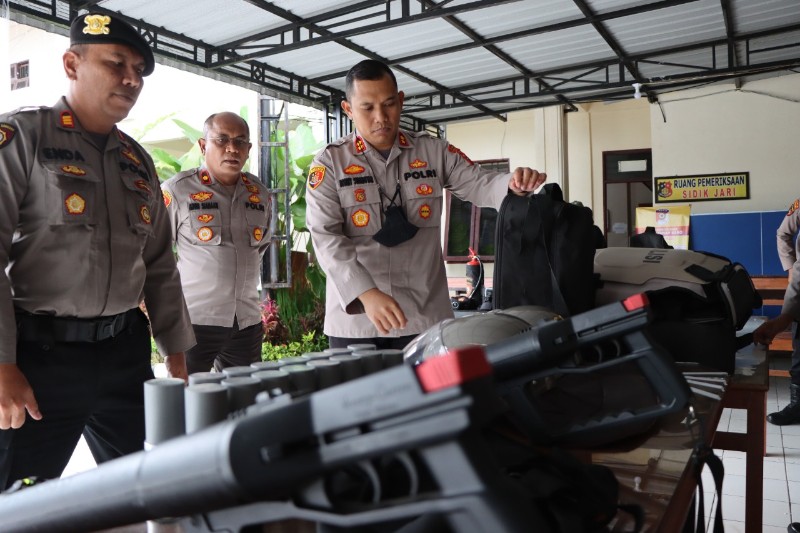 Kapolres Tanah Karo Cek Peralatan Dalmas