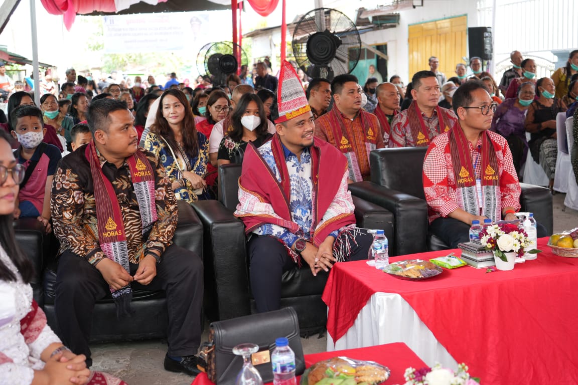 Lakukan Safari Natal Ke Gereja HKI Belawan, Wali Kota Medan Serahkan Sejumlah Bantuan