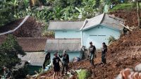 Pasca Gempa Cianjur, Regu Penyelamat Berupaya Mencari Korban yang Masih Hilang