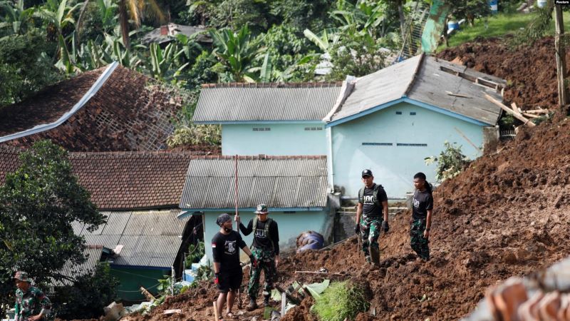 Pasca Gempa Cianjur, Regu Penyelamat Berupaya Mencari Korban yang Masih Hilang