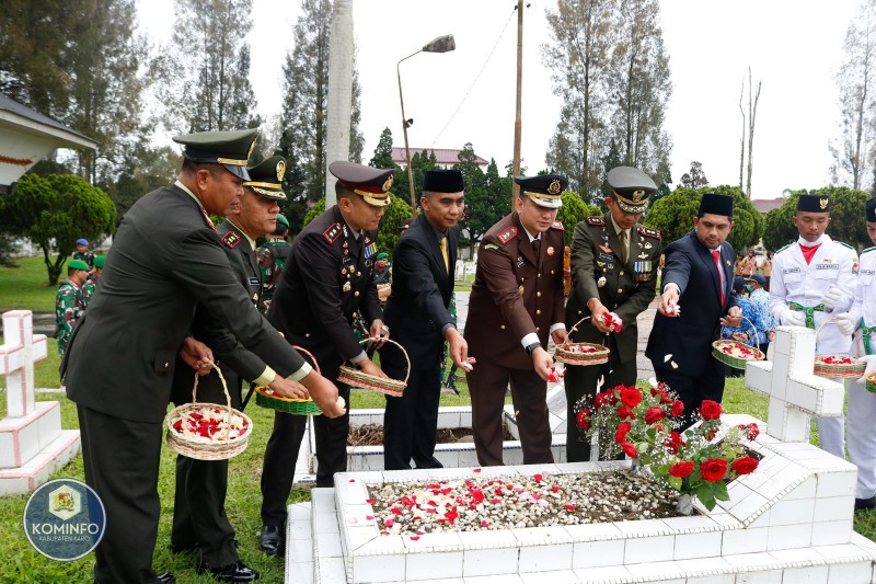 Pemkab Karo Bersama Forkopimda Peringati Hari Pahlawan