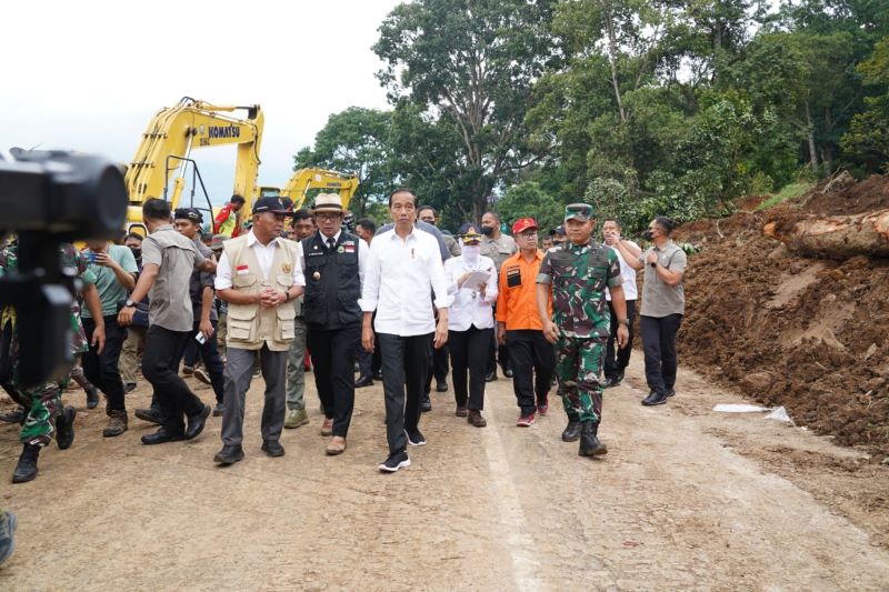 Presiden Jokowi Tinjau Lokasi Gempa Cianjur