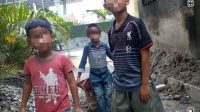 Berbahaya.... Anak-anak Bermain di Areal Proyek Seputaran Mansyur Residences Luput Perhatian Orangtua
