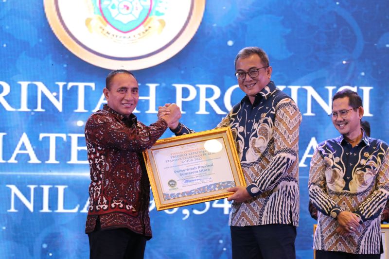 Gubernur Sumut Terima Penghargaan Predikat Kepatuhan Standar Pelayanan Publik dari Ombudsman
