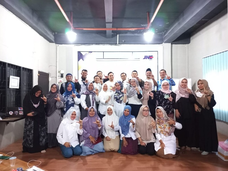 JNE Medan Peduli UMKM Adakan Sekolah Bisnis dan Terbitkan Buku
