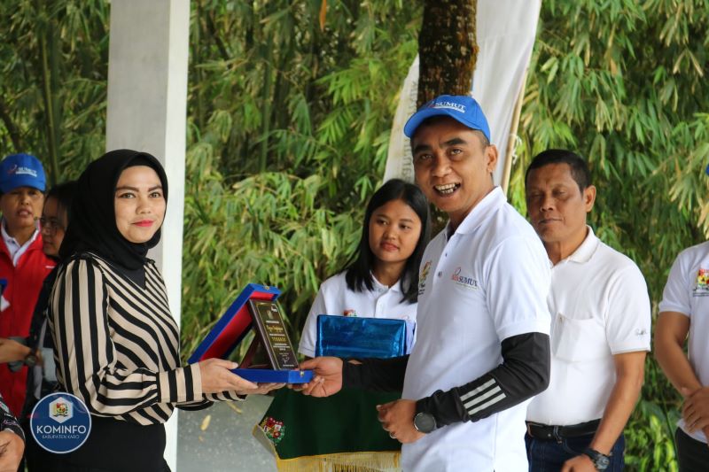 Wakil Bupati Gerak Jalan Santai Dan Serahkan Penghargaan Wajib Pajak Hotel