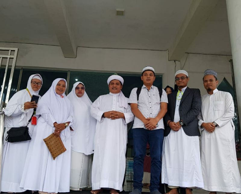 Dr Haji Novri Ompusunggu, SH.MH Berangkatkan Warga Kabupaten Simalungun Umroh Secara Gratis