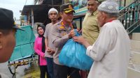 Kapolres Sibolga Bagikan Takjil Sembari Sampaikan Imbauan Kamtibmas