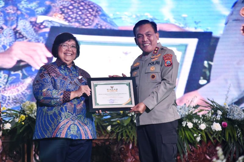 Kapolda Sumut Raih Penghargaan KLHK Atas Peran Aktif Upaya Perlindungan dan Rehabilitasi Mangrove