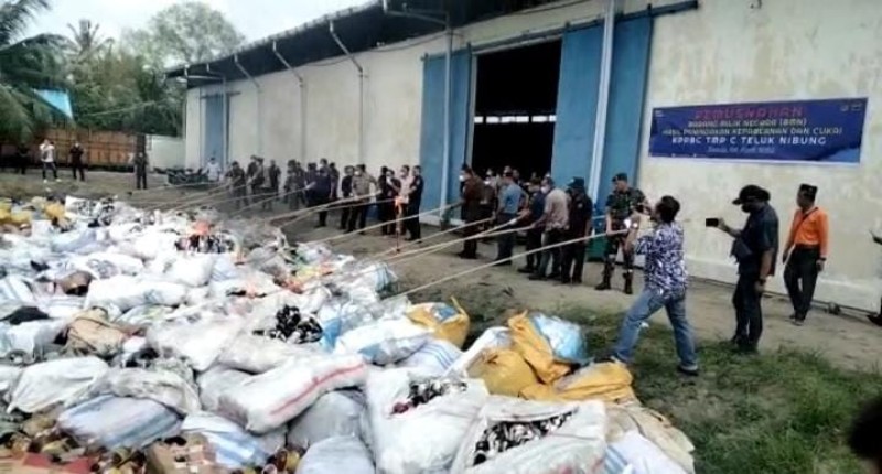 Bea Cukai Teluk Nibung Musnahkan Ribuan Ball Press