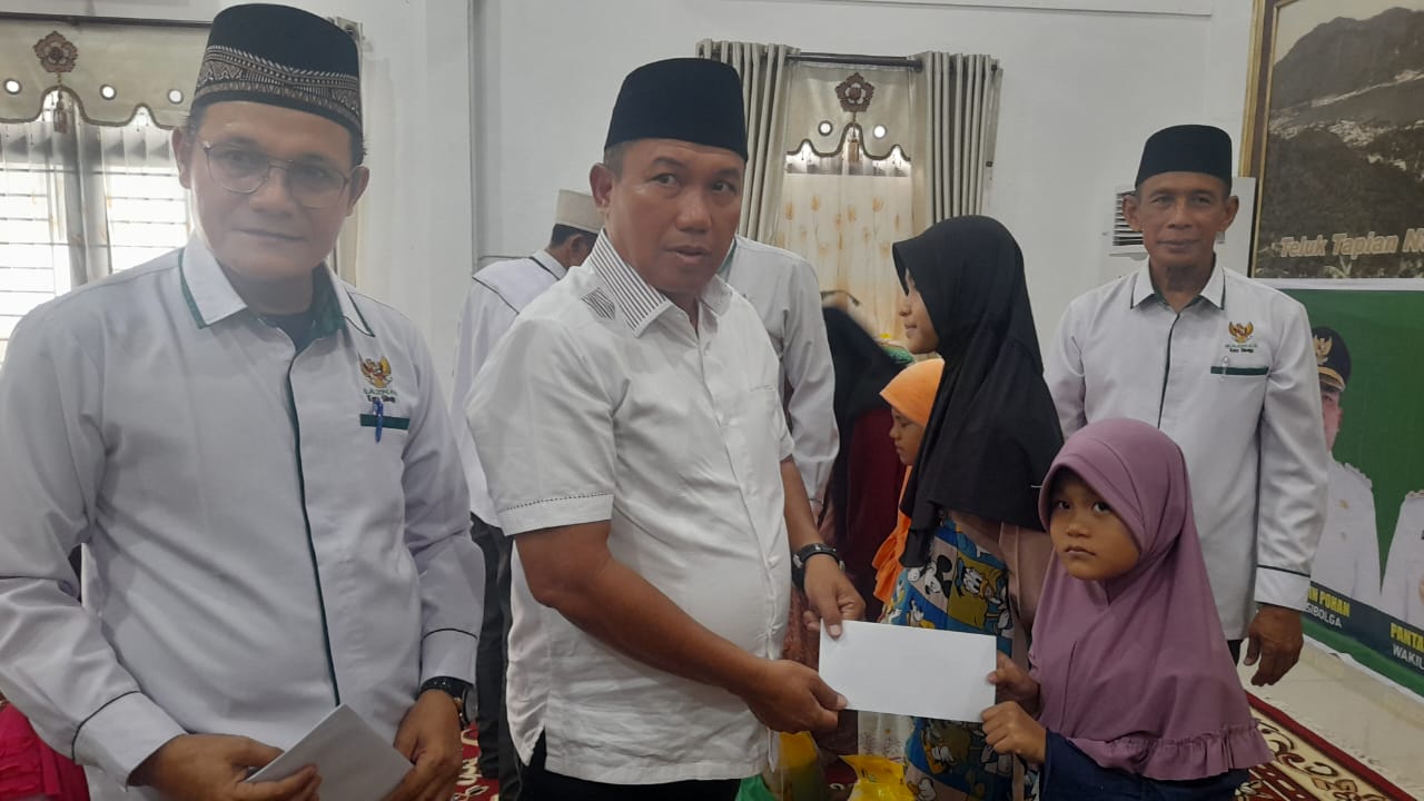 Wali Kota Sibolga Serahkan Parcel Ramadhan Kepada 500 Anak Yatim Piatu