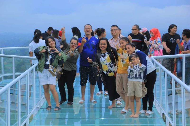 Jembatan Kaca Gundaling Sky Hill Tempat Paling Hits Dan Favorit Baru Di