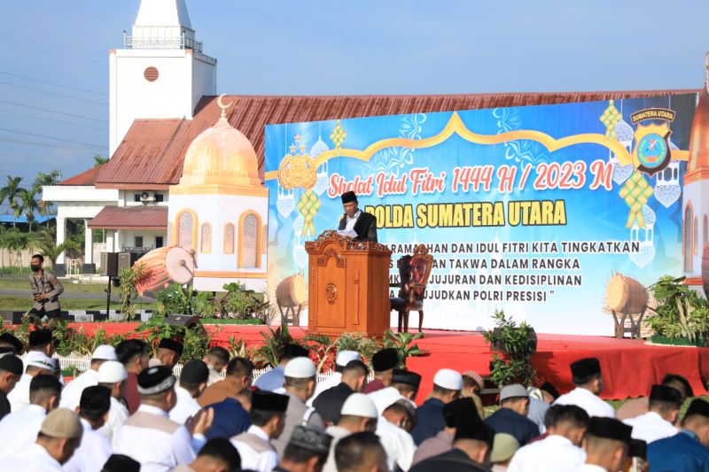 Keluarga Besar Polda Sumatera Utara Laksanakan Sholat Idul Fitri 1 Syawal 1444 H
