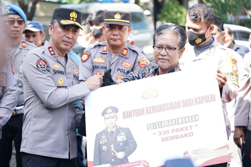 Wujud Kepedulian Kapolri ke Masyarakat, 2 Ribu Bansos Disebar ke Warga