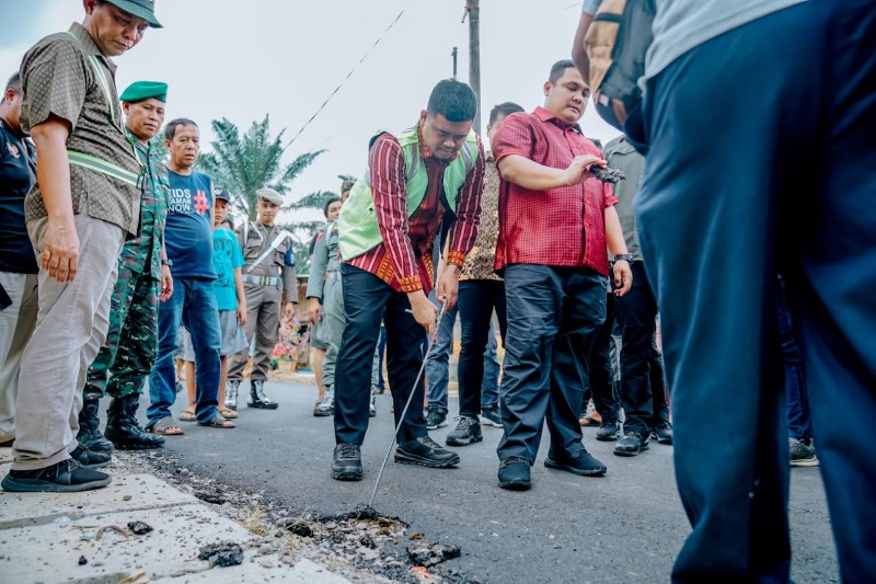 Bobby Minta Dikorek & Diaspal Ulang Jalan Bunga Rampai III