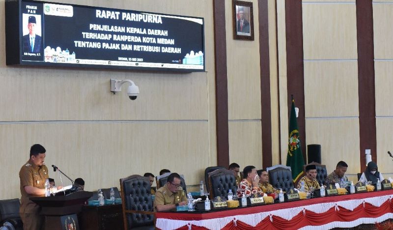 Hasyim SE meminta kepada Walikota Medan untuk menjelaskan Ranperda Kota Medan tentang Pajak Daerah dan Retribusi Daerah