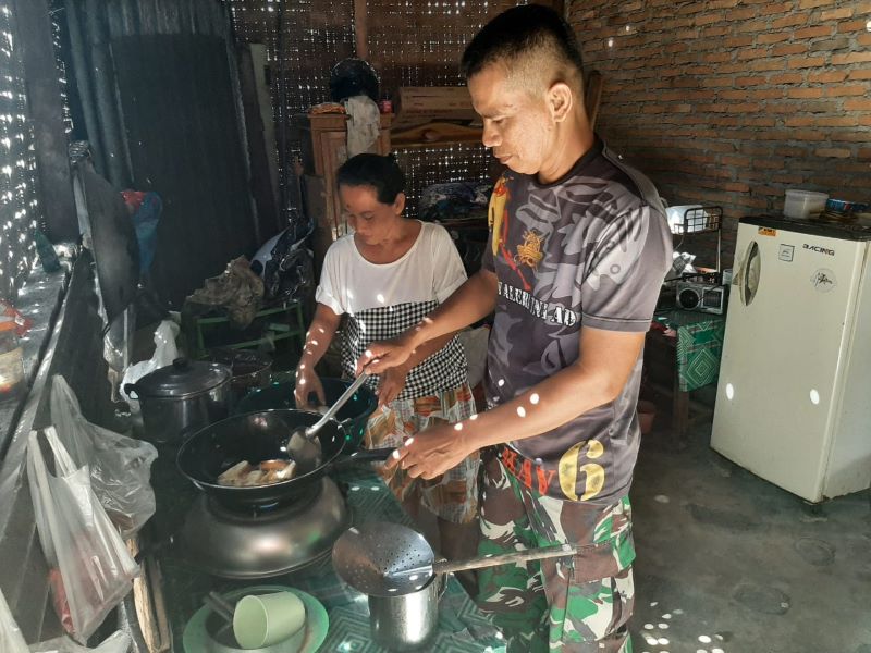 Semua Dikerjakan Satgas TMMD Kodim Deliserdang Termasuk Membantu Memasak