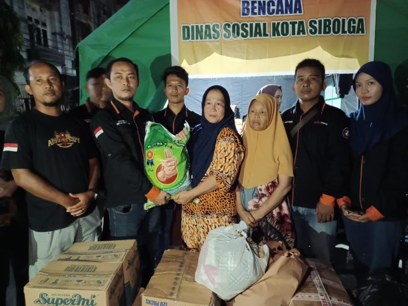 Komunitas Sibolga Community Berikan Bantuan Ke Korban Kebakaran