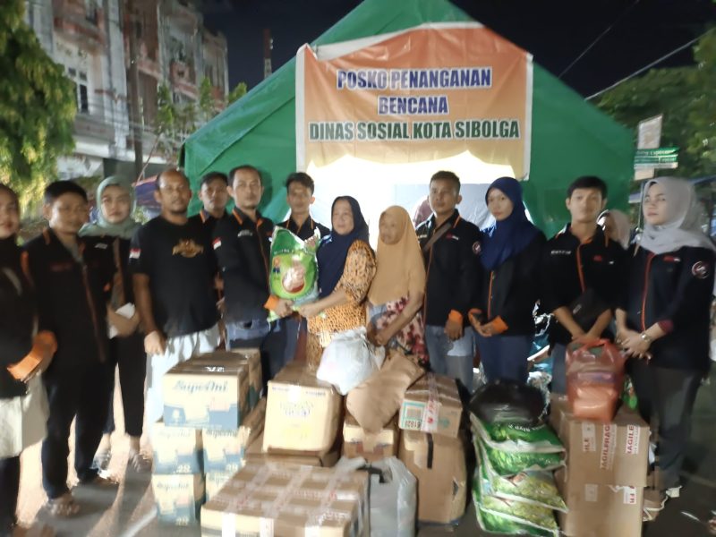 Komunitas Sibolga Community Berikan Bantuan Ke Korban Kebakaran