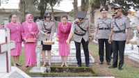 Jelang Hari Bhayangkara ke-77, Polres Karo Ziarah dan Tabur Bunga di Makam Pahlawan