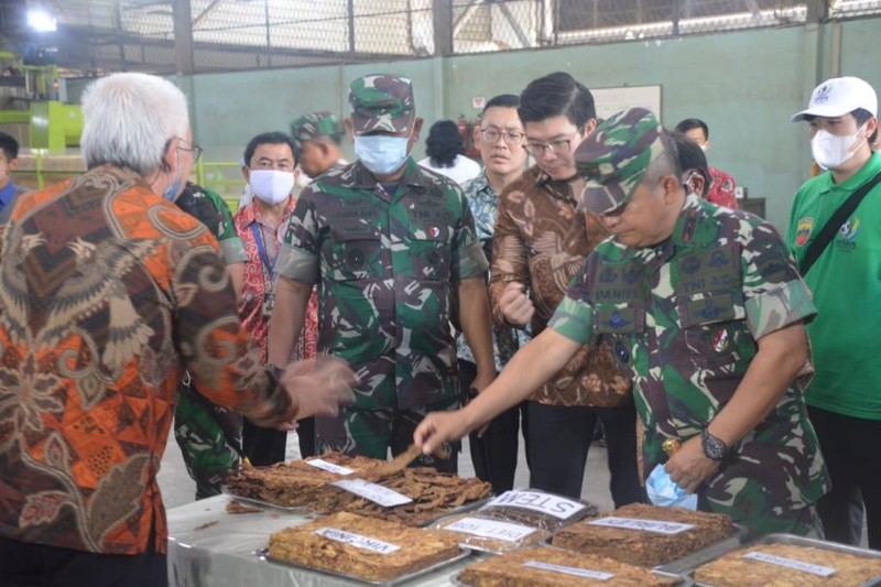 Pangdam I Bukit Barisan Tinjau Produksi Tembakau Putih ke PT STTC