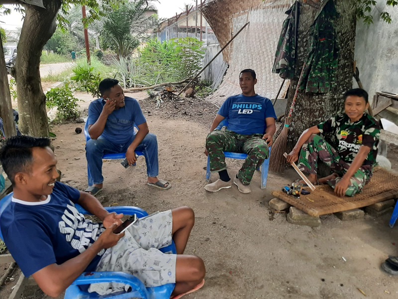 Saat Bersama Warga, Satgas TMMD Kodim Deliserdang Selalu Gelar Komsos