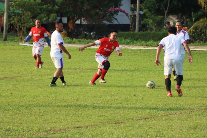 Semarak TMMD Kodim Deliserdang, Tim Dambaan Gilas Kesebelasan Gabungan Camat dan Tokoh Masyarakat