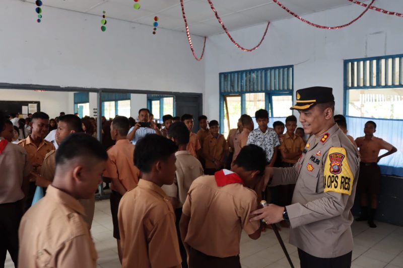 Kapolres Tapteng Sosialisasi Bahaya Narkoba di SMAN 2 Tukka