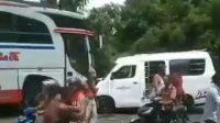 IMG-20230813-WA0016 Tak Terkendali, Angkot Seruduk Bus Idola 4 Orang Luka-luka