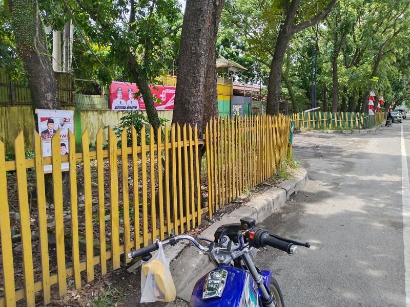 Trotoar Pejalan Kaki Jalan Gagak Hitam di Pagar Kayu seperti 'Dikapling' Buat Resahkan Warga dan Ancam Demo