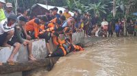 Akibat Hujan Deras, Basarnas Nias Lakukan Evakuasi Pelajar yang Hilang di Sekitar Pemukiman Warga Gunungsitoli