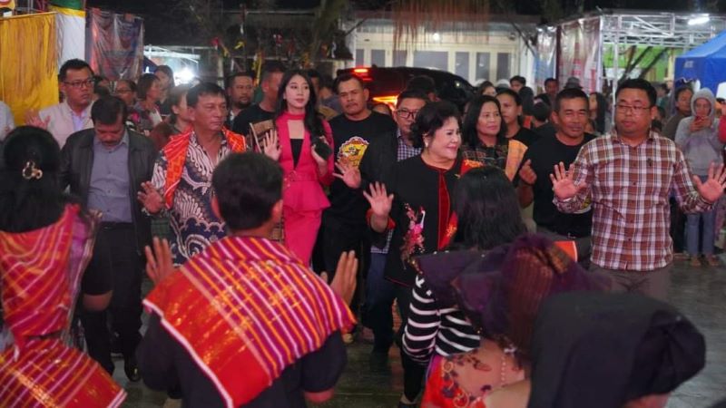 Dimeriahkan Joy Harlim Sinuhaji, Bupati Karo Tutup Seberaya Culture
