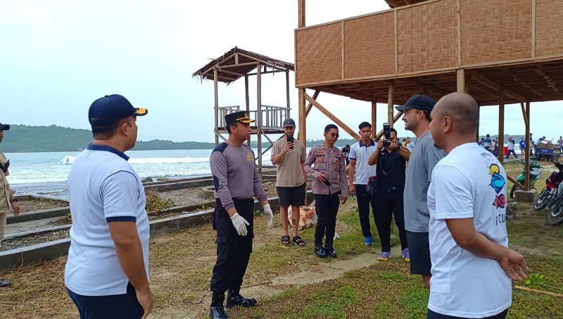 Dukung Nias Pro 2023, Kapolres Nias Selatan pimpin "Gotong Royong Bersama" di Pantai Sorake Beach