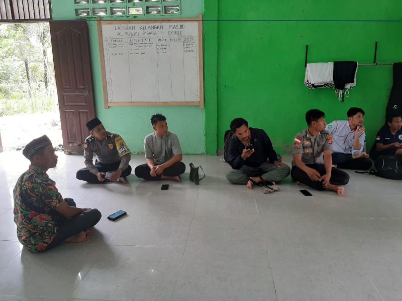 Inilah Keluhan Masyarakat Desa Sisarahili Ekholo Saat Jumat Curhat Dengan Bhabinkamtibmas Polsek Lolowau Nias Selatan