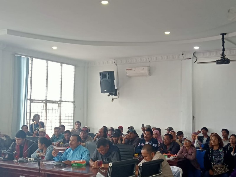 Korban Erupsi Gunung Sinabung Datangi Kantor DPRD dan Minta Selesaikan LUT