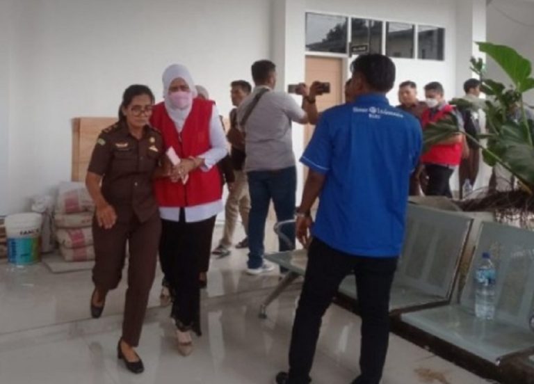 Kejari Binjai Tahan 6 Tersangka Kasus Penyelewengan Dana Bos Dan Komite Di Sekolah Man Salah 4405