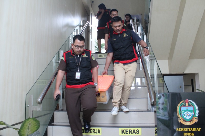Kejati Sumut Lakukan Penyitaan Dokumen dari Kantor Dinas Pekerjaan Umum Dan Penataan Ruang Provsu