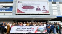 Kepala Diskominfo Lepas Wartawan Unit Pemprov Sumut Kunjungan Media ke Danau Toba Kepala Diskominfo Lepas Wartawan Unit Pemprov Sumut Kunjungan Media ke Danau Toba