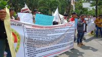 LSM PMPRI Demo Kantor Bupati, Minta Copot Kepala Bapeda Asahan
