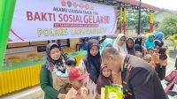 Kapolsek Kualuh Hilir Serahkan Paket Sembako Bakti Sosial AKABRI Gelar 90 Kepada Masyarakat Tanjung Ledong