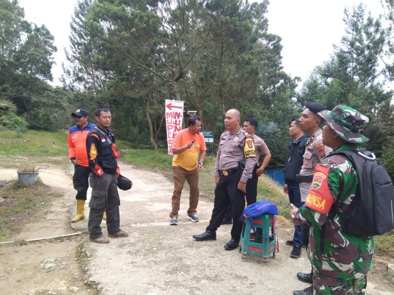 Tiga Warga Medan Tersesat di Gunung Sibayak, Polres Karo, TNI dan Basarnas Lakukan Evakuasi