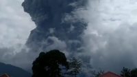 Gunung Marapi Sumatra Barat Meletus
