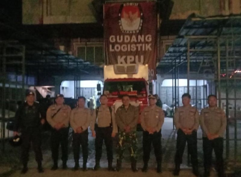 Polisi Kawal Logistik Surat Suara ke KPUD Karo
