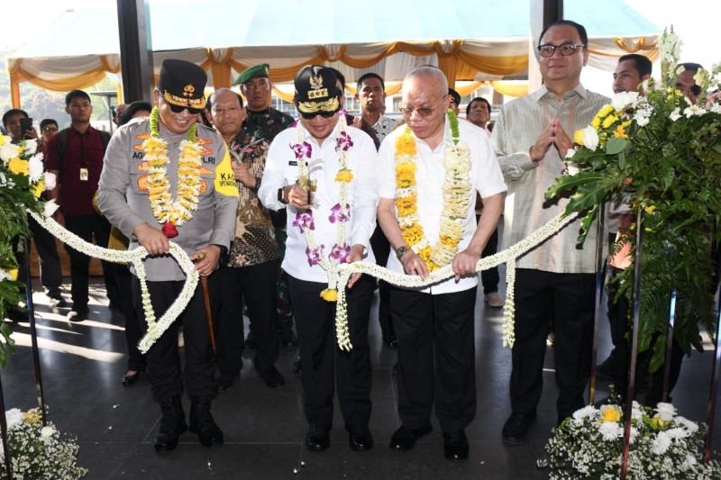 Pj Gubernur Sumut Resmikan Hotel Bintang 5 Pertama di Samosir