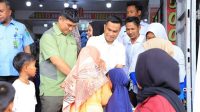 Bupati Labura Belikan Pakaian Lebaran Untuk Ratusan Anak Yatim