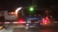 Nekat Terobos Palang Pintu, Truck Ringsek Ditabrak KA di Serdangbedagai